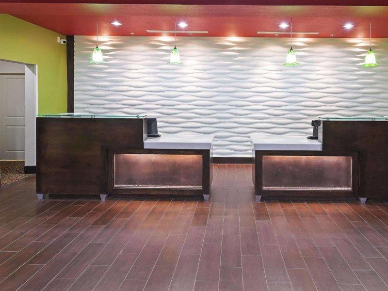 La Quinta By Wyndham Pearsall Extérieur photo