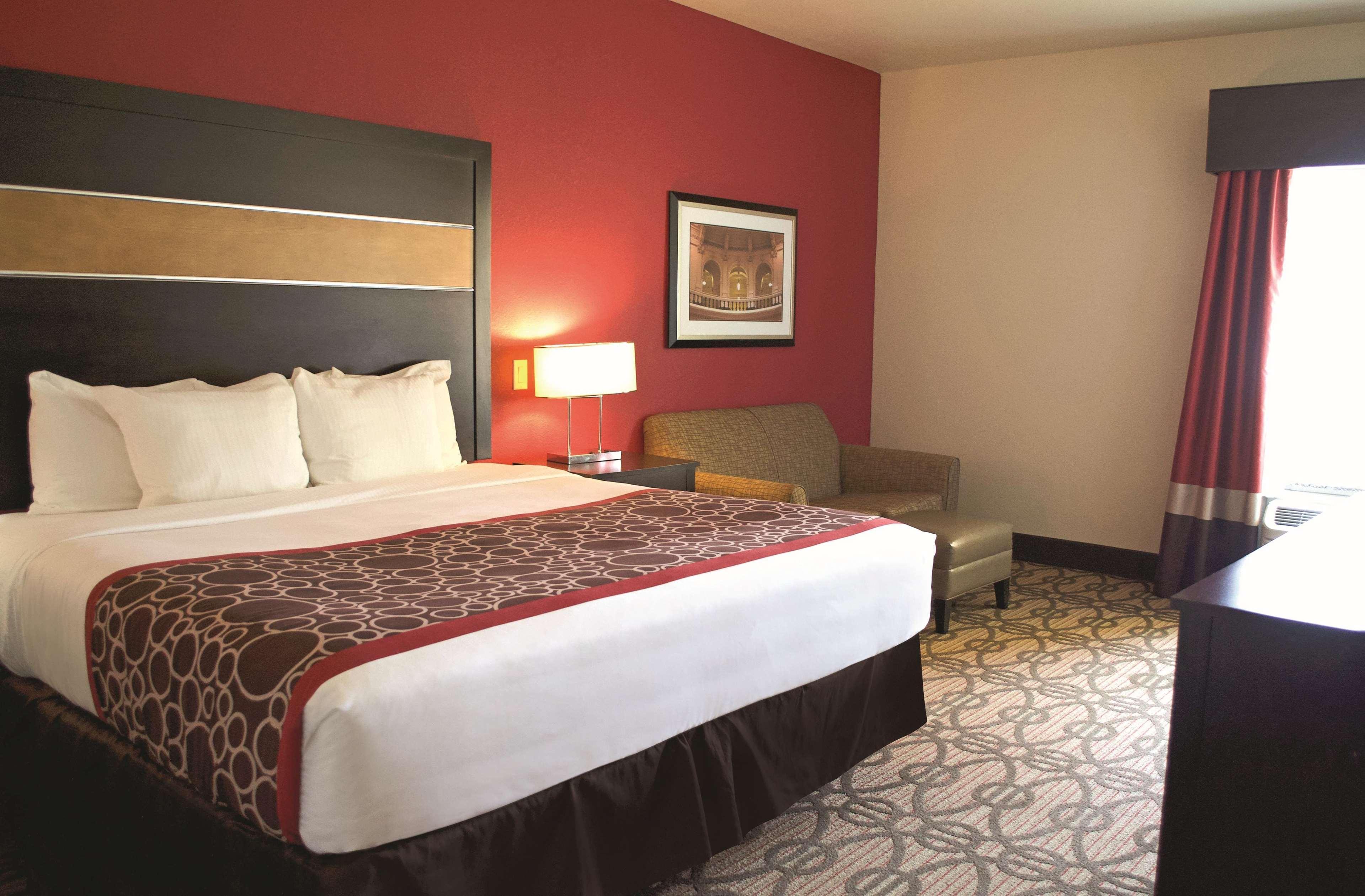 La Quinta By Wyndham Pearsall Extérieur photo