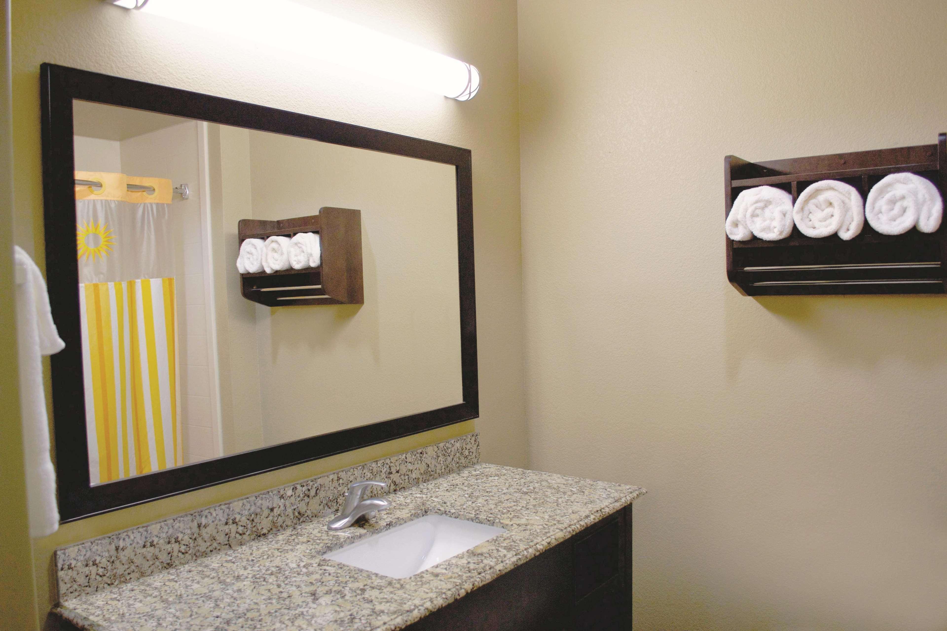 La Quinta By Wyndham Pearsall Extérieur photo