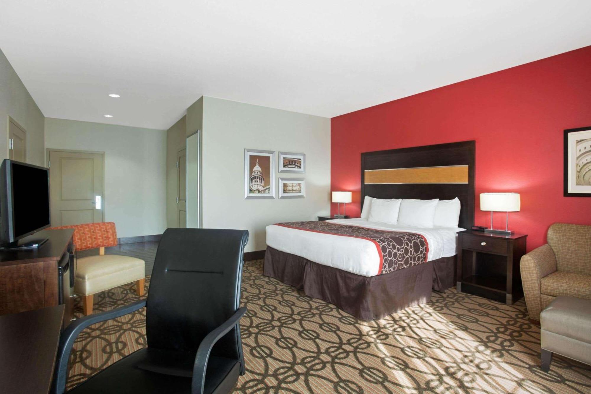 La Quinta By Wyndham Pearsall Extérieur photo