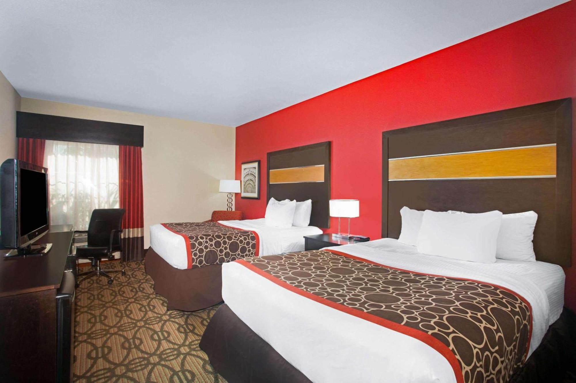 La Quinta By Wyndham Pearsall Extérieur photo