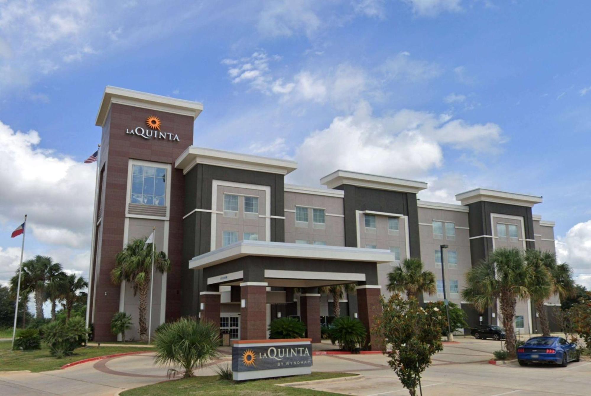 La Quinta By Wyndham Pearsall Extérieur photo
