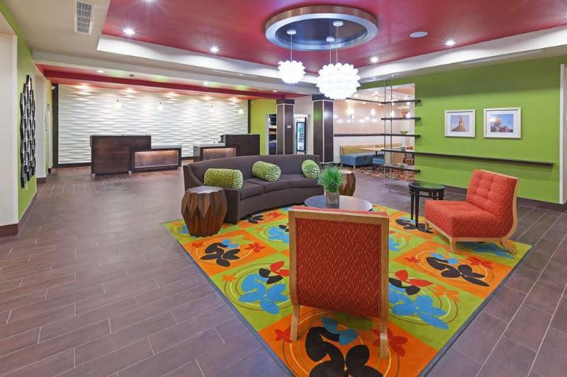 La Quinta By Wyndham Pearsall Extérieur photo