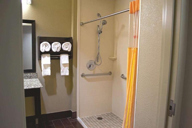 La Quinta By Wyndham Pearsall Extérieur photo