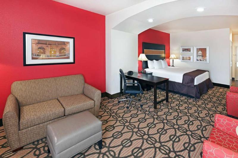 La Quinta By Wyndham Pearsall Extérieur photo