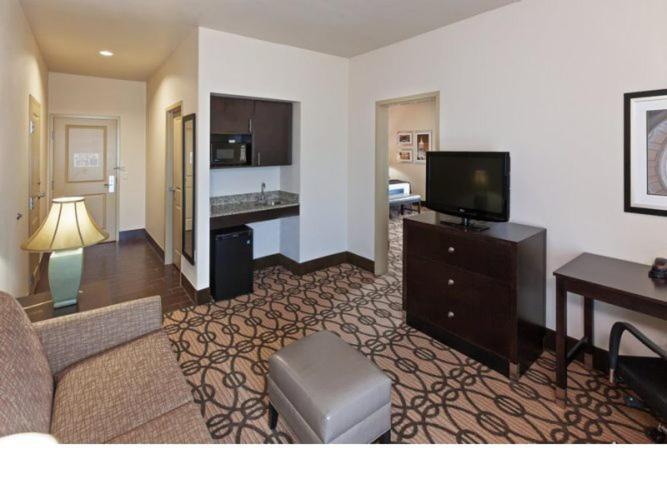 La Quinta By Wyndham Pearsall Extérieur photo